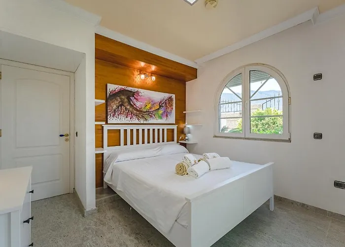 Gorgeous Golf Адехе