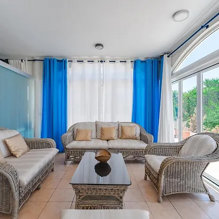 Hébergement de vacances Gorgeous Golf Heated Pool Sea View *