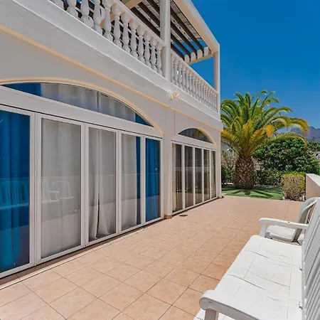Hébergement de vacances Gorgeous Golf Heated Pool Sea View *