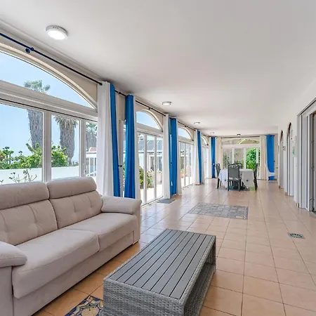 Hébergement de vacances Gorgeous Golf Heated Pool Sea View