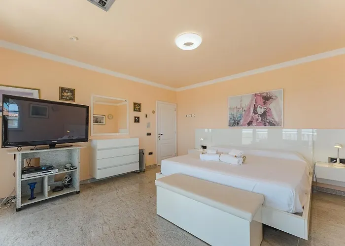 Gorgeous Golf Адехе