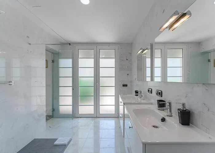 Gorgeous Golf Адехе