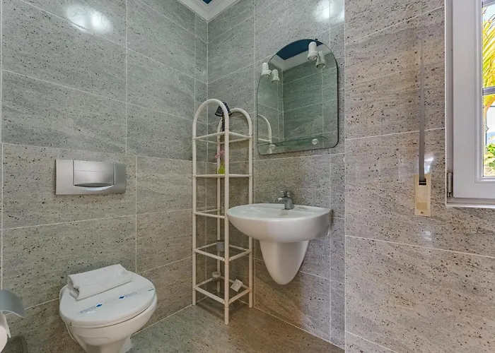 Gorgeous Golf Адехе